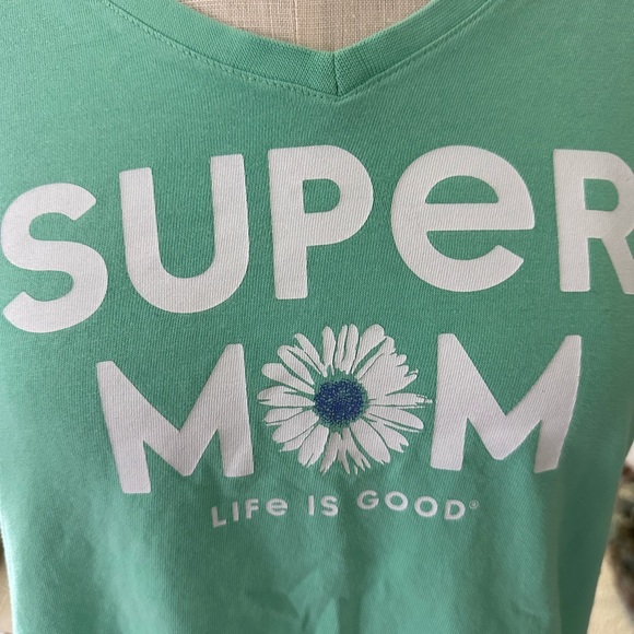Life is Good Women’s Green Daisy Super Mom Short sleeve tee. Size medium - Picture 2 of 7